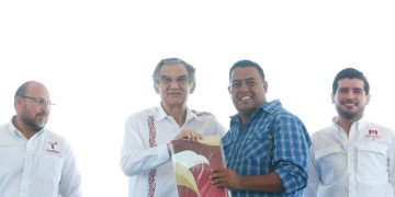 Acto de inauguración de la pavimentación de la avenida Roberto Guerra y entrega de escrituras en Matamoros
