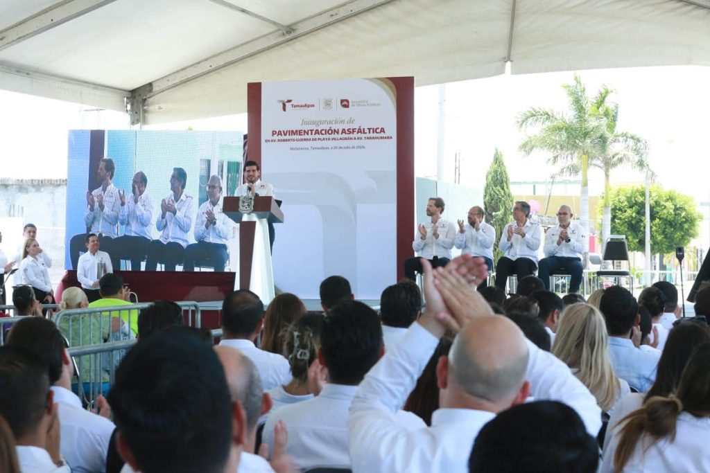 Acto de inauguración de la pavimentación de la avenida Roberto Guerra y entrega de escrituras en Matamoros