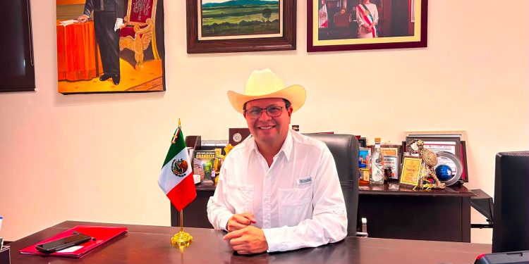 Luis Lauro Reyes Rodríguez en su oficina durante su etapa como delegado de Programas para el Bienestar en Tamaulipas