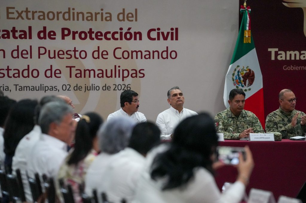 Autoridades federales, estatales y universitarias durante la sesión extraordinaria del Consejo Estatal de Protección Civil en Ciudad Victoria
