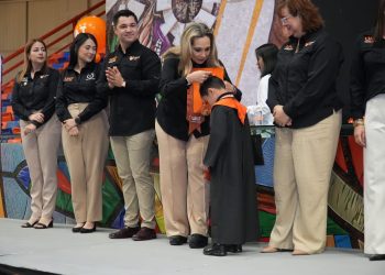 Niñas y niños graduados de los CENDI y CDIN de la UAT durante la ceremonia realizada en el Gimnasio Multidisciplinario de Ciudad Victoria