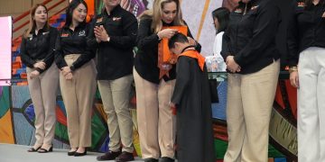 Niñas y niños graduados de los CENDI y CDIN de la UAT durante la ceremonia realizada en el Gimnasio Multidisciplinario de Ciudad Victoria