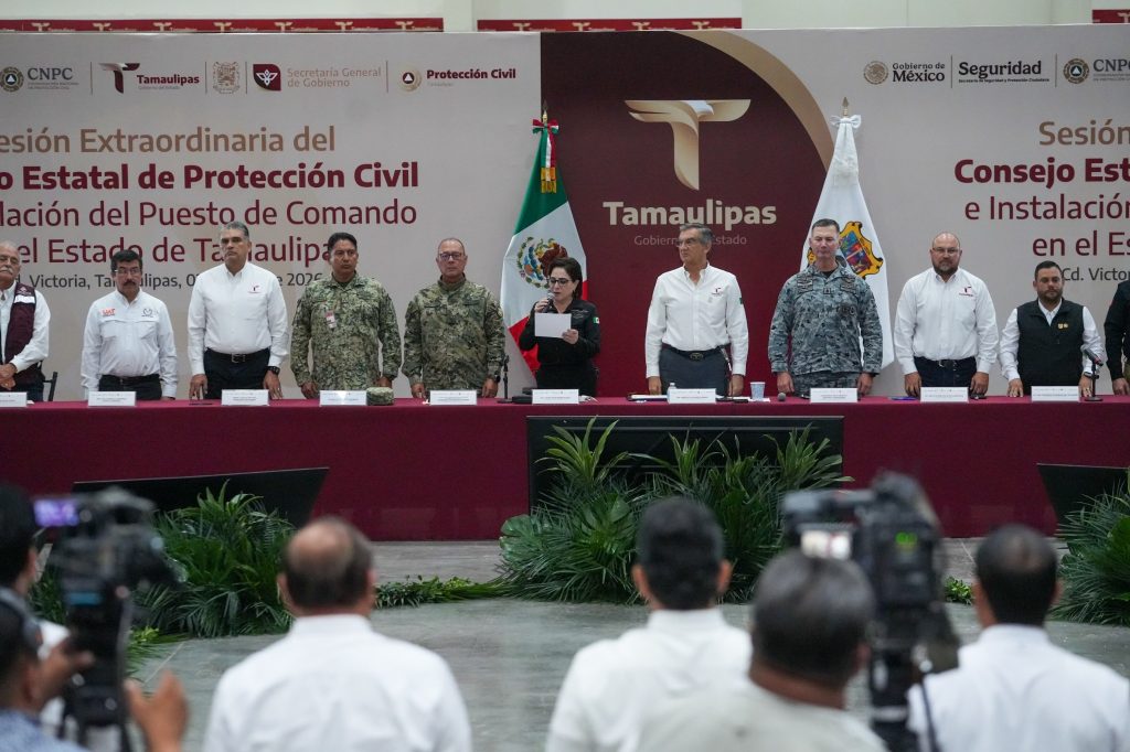 Autoridades federales, estatales y universitarias durante la sesión extraordinaria del Consejo Estatal de Protección Civil en Ciudad Victoria