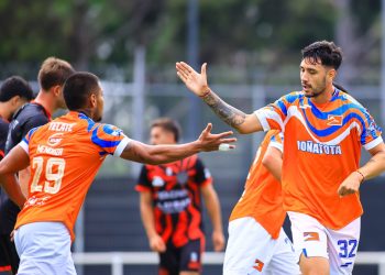 Jugadores de Correcaminos de la UAT durante un partido de preparación previo al encuentro ante las Chivas