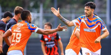 Jugadores de Correcaminos de la UAT durante un partido de preparación previo al encuentro ante las Chivas