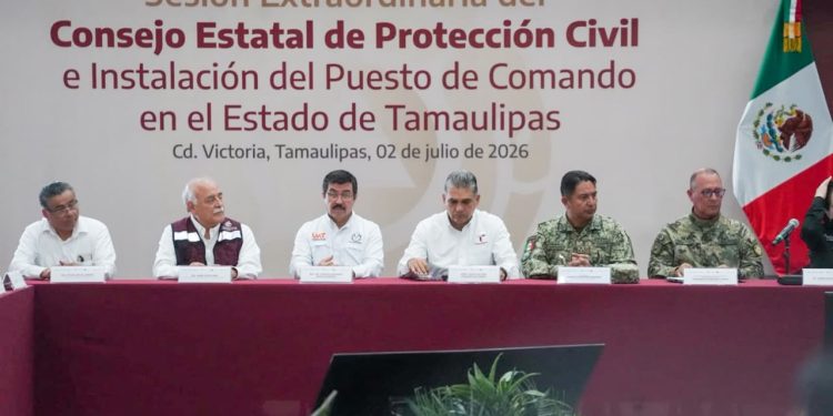 Autoridades federales, estatales y universitarias durante la sesión extraordinaria del Consejo Estatal de Protección Civil en Ciudad Victoria