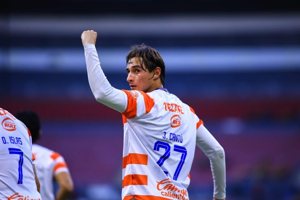 Jugadores de Correcaminos UAT durante el partido ante Leones Negros en el Estadio Jalisco